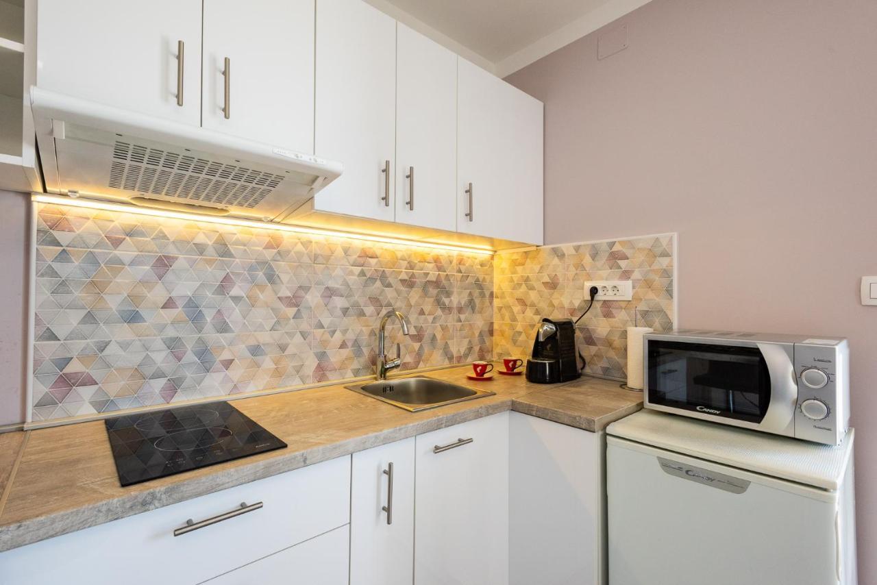 Apartments Omorfia คราลเยวีจา ภายนอก รูปภาพ