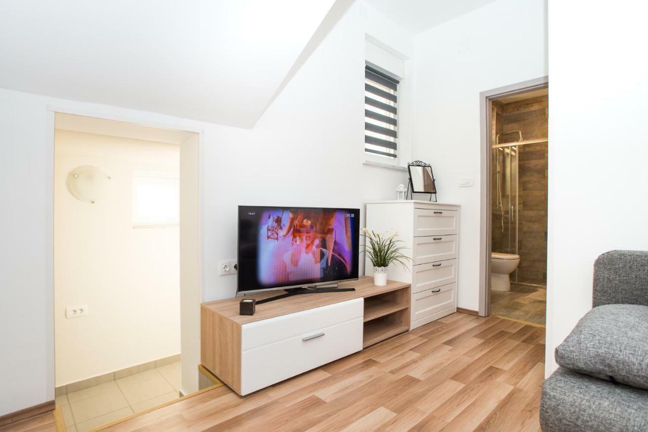 Apartments Omorfia คราลเยวีจา ภายนอก รูปภาพ