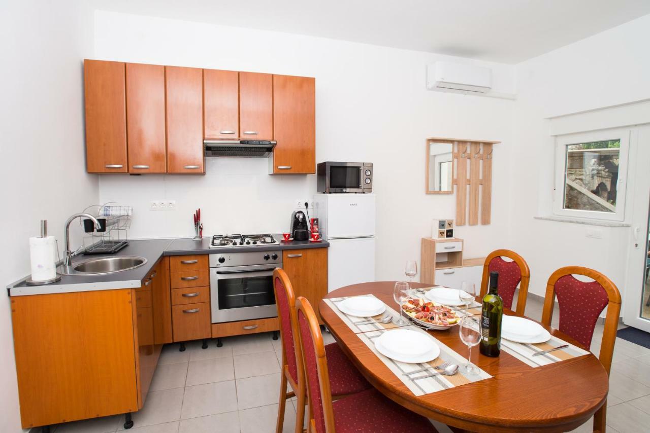 Apartments Omorfia คราลเยวีจา ภายนอก รูปภาพ