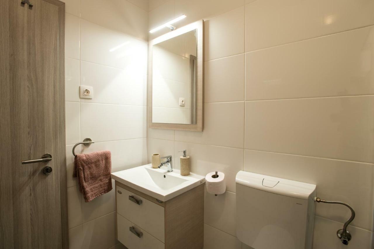 Apartments Omorfia คราลเยวีจา ภายนอก รูปภาพ